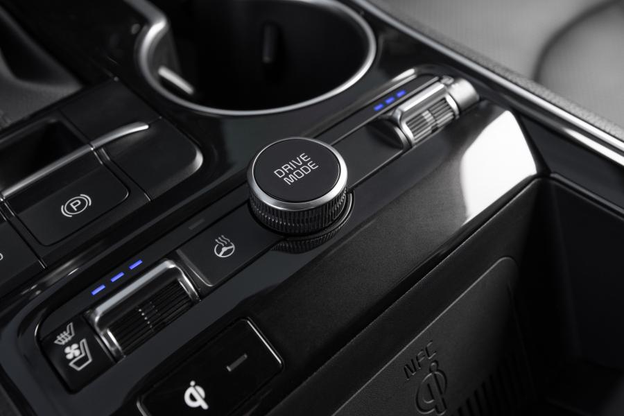Детали интерьера Kia K5 GT 2020 года  (NA) (фото 30 из 30)